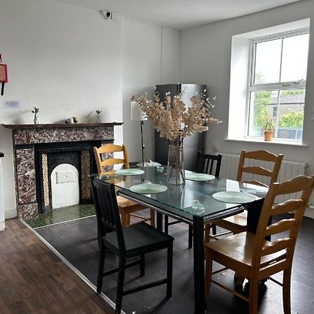 Sarsfield Hostel Dublin Bagian luar foto
