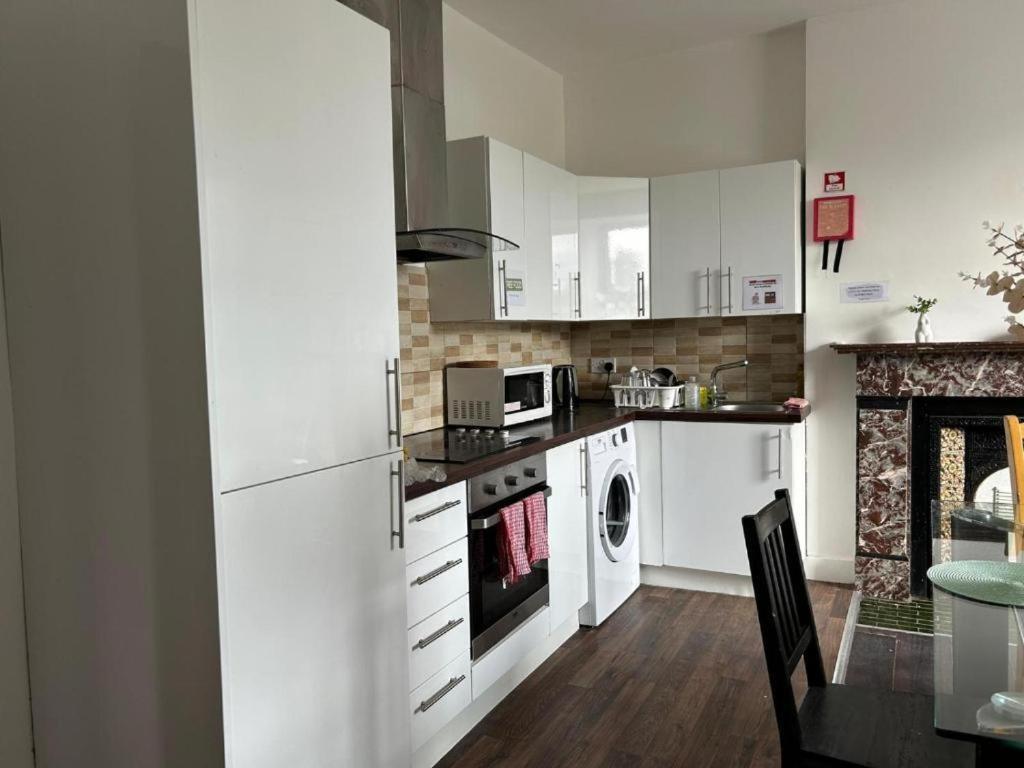 Sarsfield Hostel Dublin Bagian luar foto